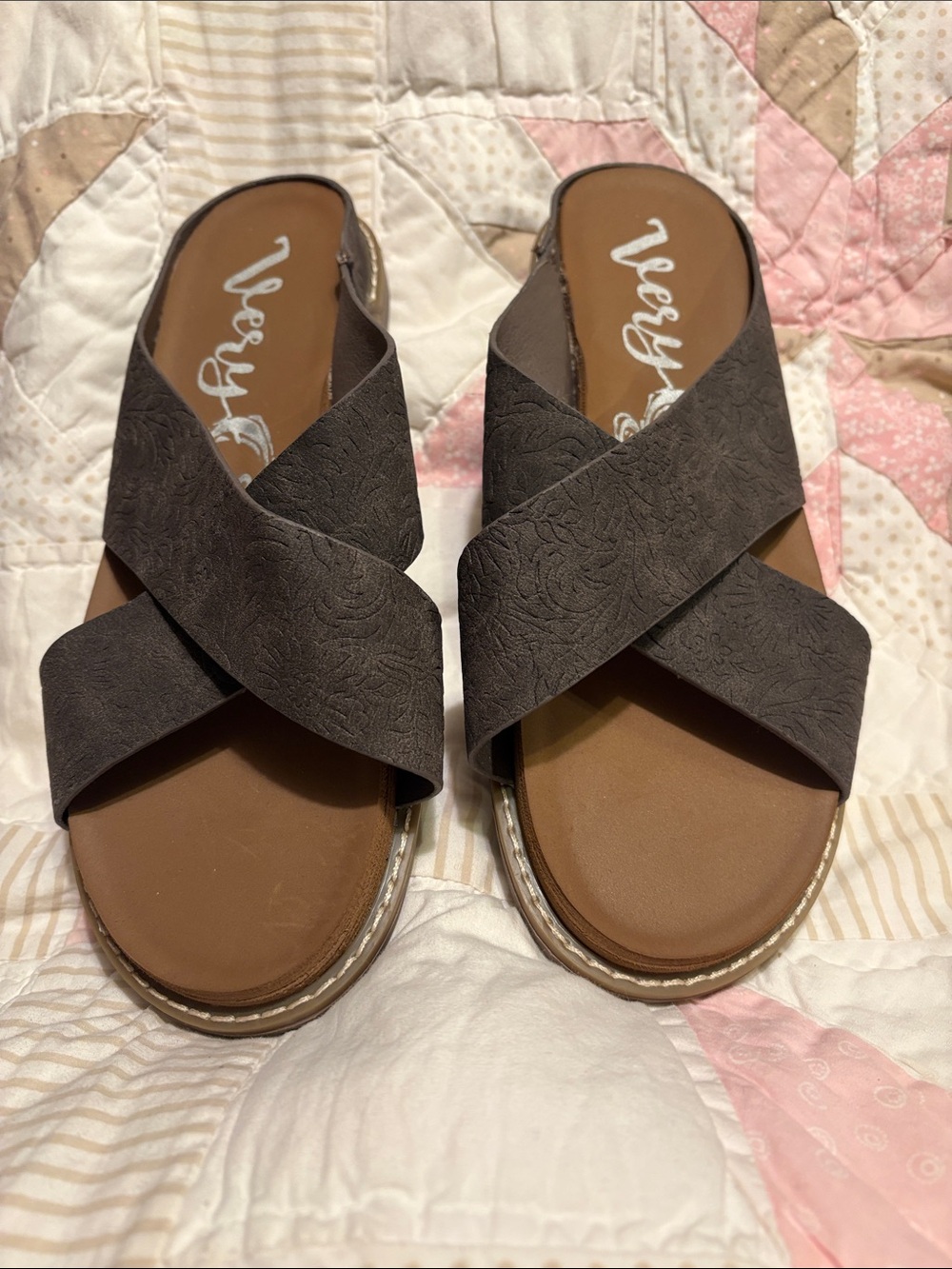 NEW Very G Tawney Tooled Crisscross Slide Sandals Size 10